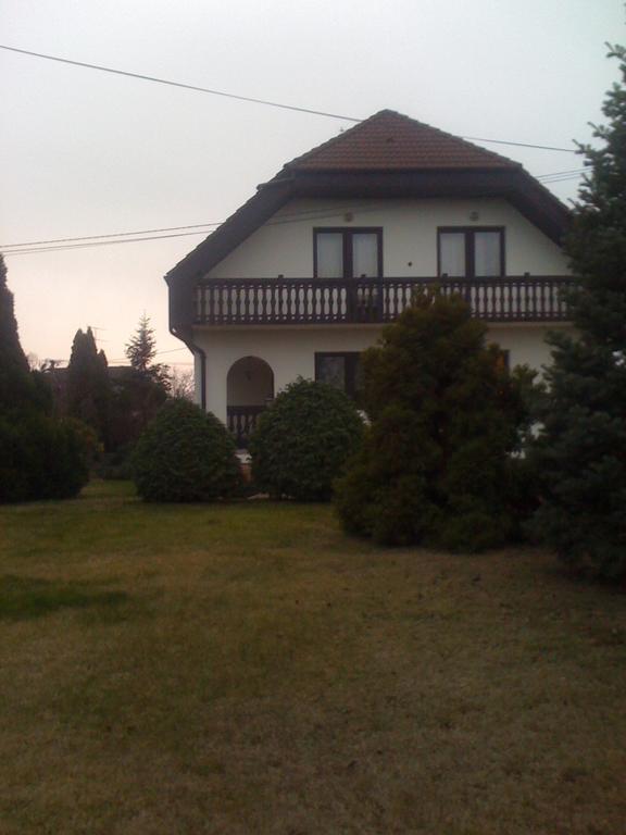 Hotel Ilona Panzió Balatonlelle Exterior foto