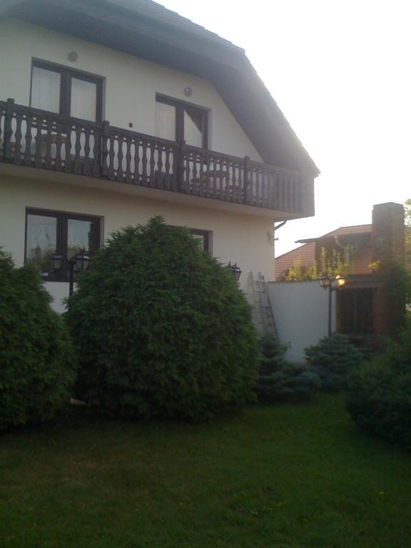 Hotel Ilona Panzió Balatonlelle Exterior foto
