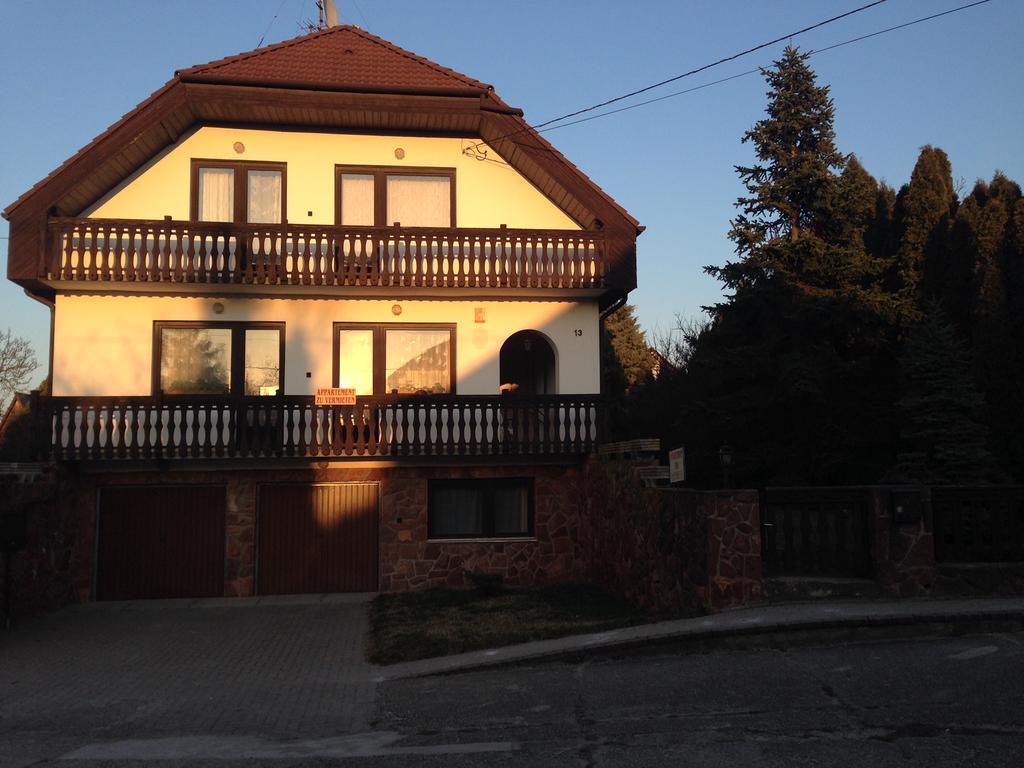 Hotel Ilona Panzió Balatonlelle Exterior foto